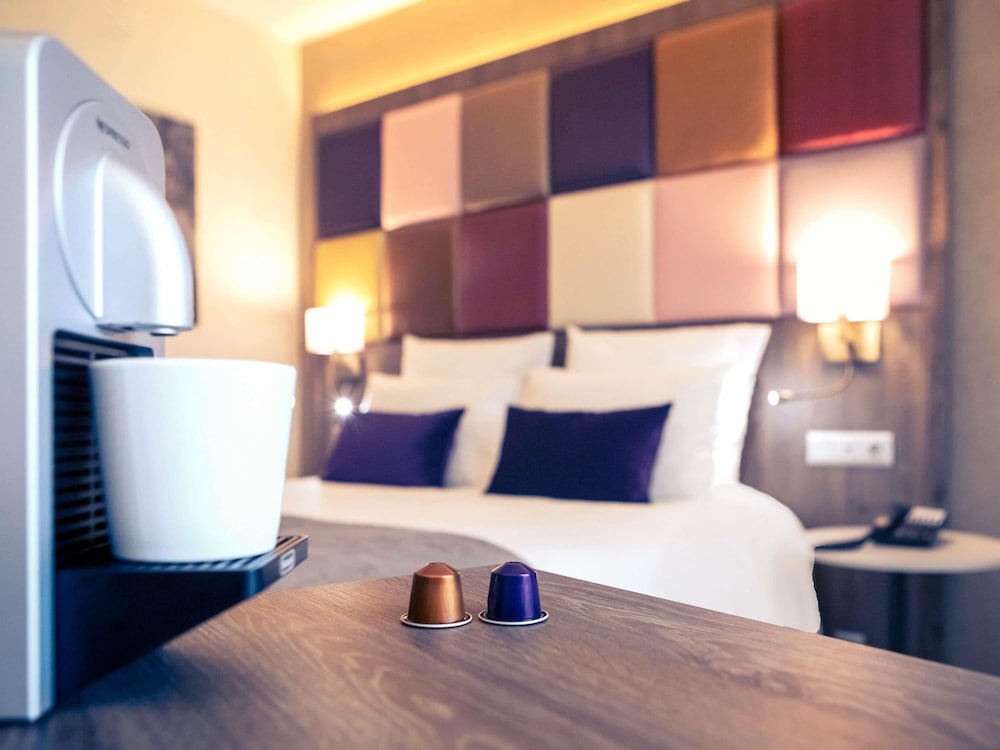 Habitación Privilege con 1 cama doble, sienta el toque de la historia real con espíritu local del hotel Mercure Budapest Korona. Foto 2