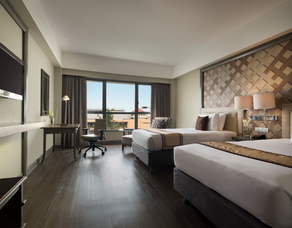 Family Connecting Room Vista ciudad del hotel Melia Purosani Yogyakarta. Foto 4