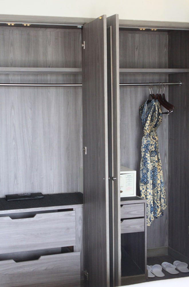 Grand Premium Room Vista jardín del hotel Melia Purosani Yogyakarta. Foto 8