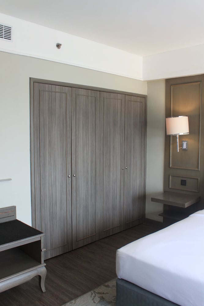 Grand Premium Room Vista jardín del hotel Melia Purosani Yogyakarta. Foto 9