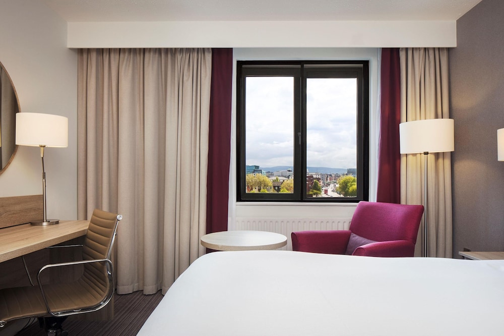 Habitación, 1 cama de matrimonio del hotel Hilton Garden Inn Dublin City Centre. Foto 1