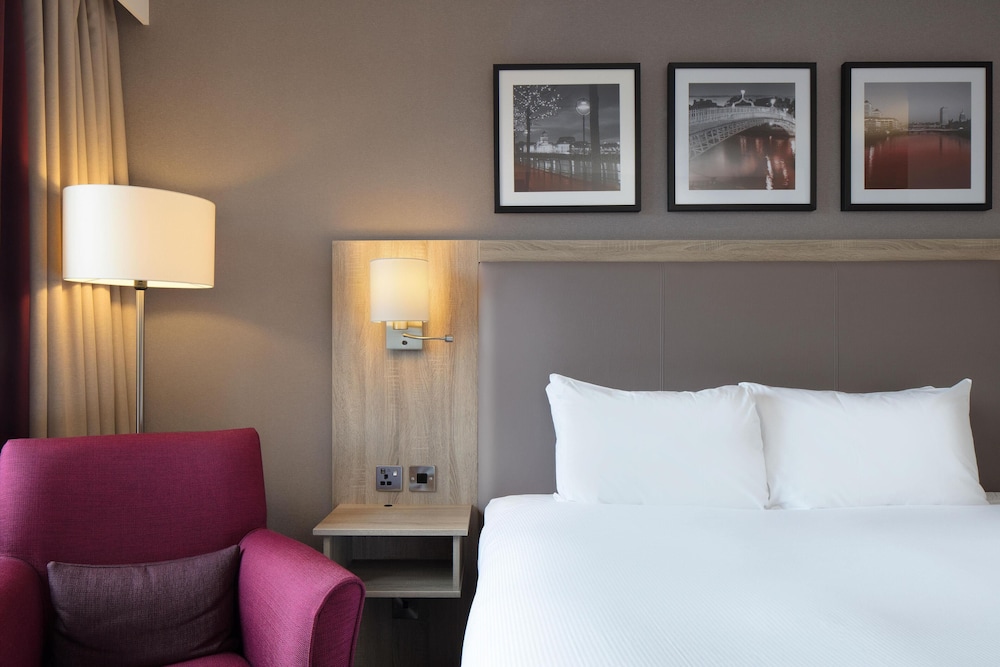 Habitación, 1 cama de matrimonio del hotel Hilton Garden Inn Dublin City Centre. Foto 2