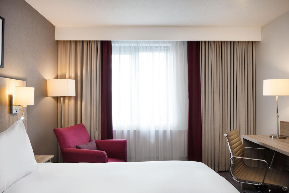 Habitación, 1 cama de matrimonio grande del hotel Hilton Garden Inn Dublin City Centre. Foto 3