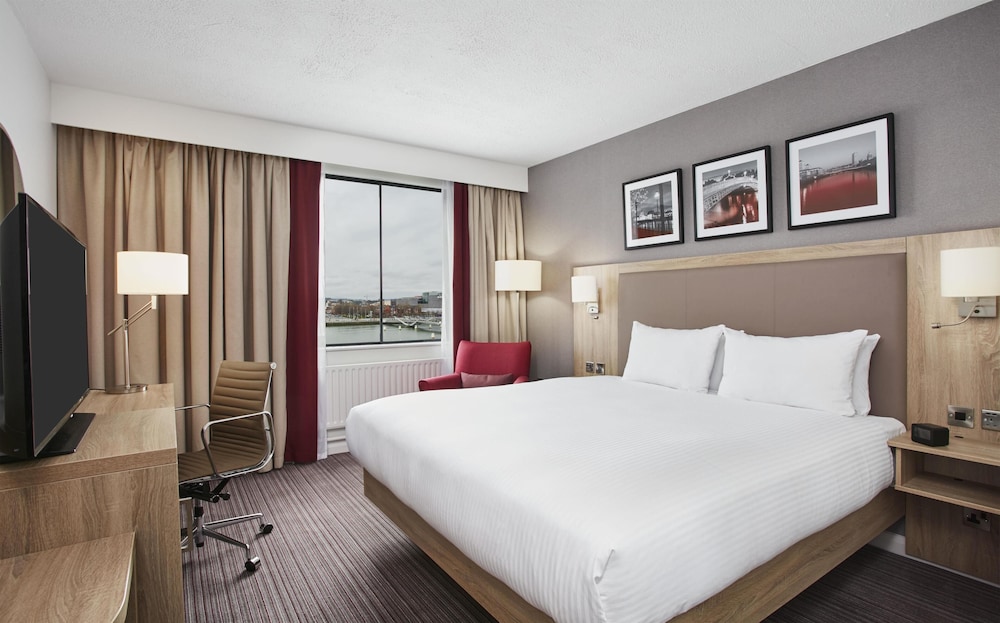 Habitación, 1 cama de matrimonio grande, vistas al río del hotel Hilton Garden Inn Dublin City Centre. Foto 3