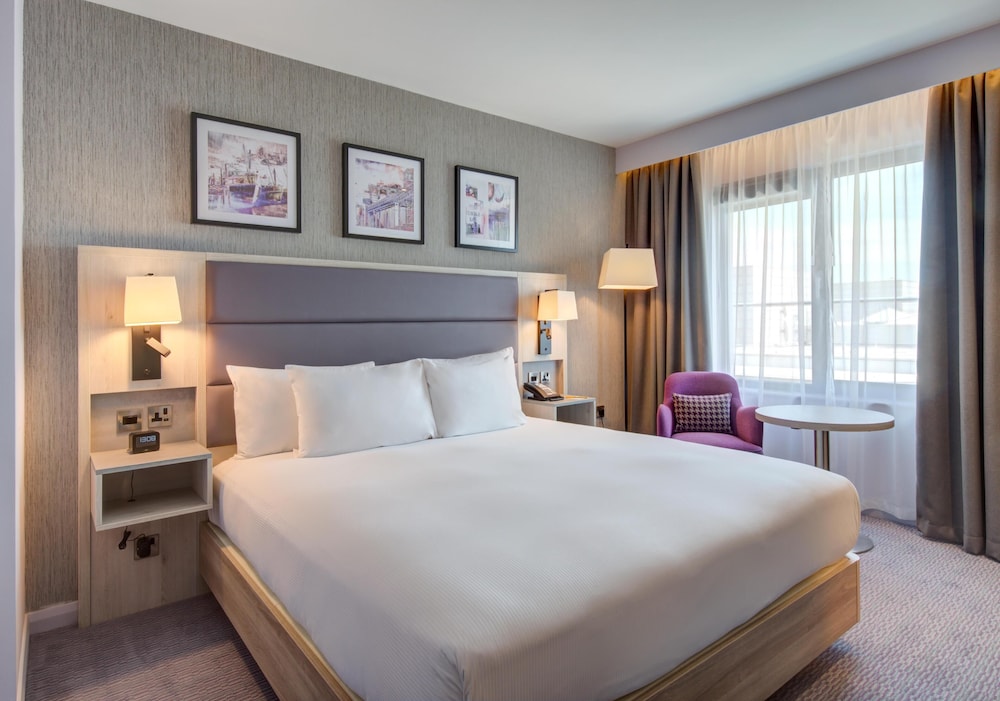 Habitación Deluxe, 1 cama de matrimonio grande del hotel Hilton Garden Inn Dublin City Centre. Foto 3