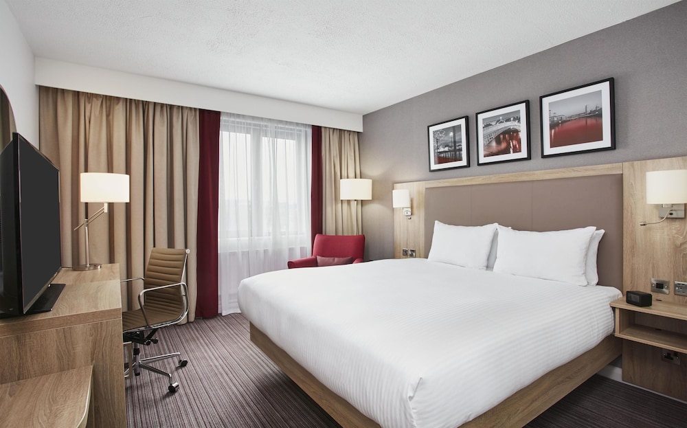 Habitación Deluxe, 1 cama de matrimonio grande, vistas al río del hotel Hilton Garden Inn Dublin City Centre. Foto 3