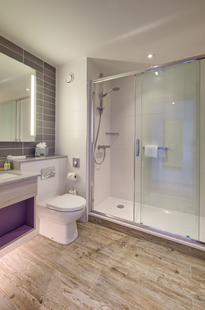 Habitación Deluxe, 1 cama de matrimonio grande, vistas al río del hotel Hilton Garden Inn Dublin City Centre. Foto 4