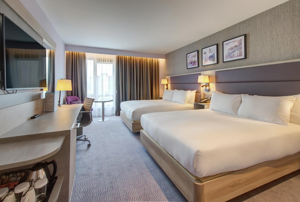Habitación familiar, 2 camas de matrimonio (Deluxe) del hotel Hilton Garden Inn Dublin City Centre. Foto 6
