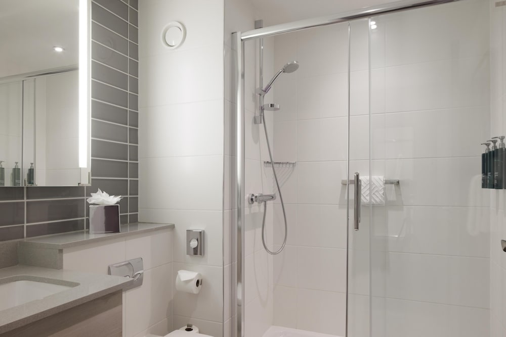 Habitación Deluxe, 2 camas de matrimonio, vistas al río del hotel Hilton Garden Inn Dublin City Centre. Foto 9