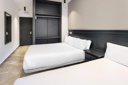 Habitación Triple del hotel Victoria. Foto 1