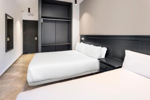 Habitación Triple del hotel Victoria. Foto 5