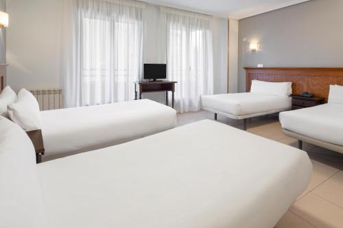 Habitación Cuádruple del hotel Victoria. Foto 2