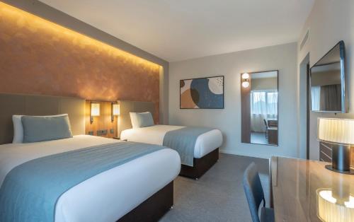 Habitación Doble Estándar - 2 camas del hotel Riu Plaza The Gresham Dublin. Foto 2