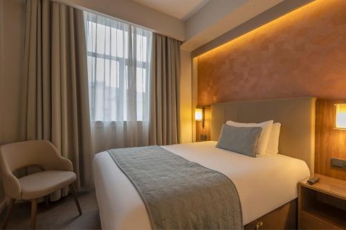 Estándar Deluxe con cama grande del hotel Riu Plaza The Gresham Dublin