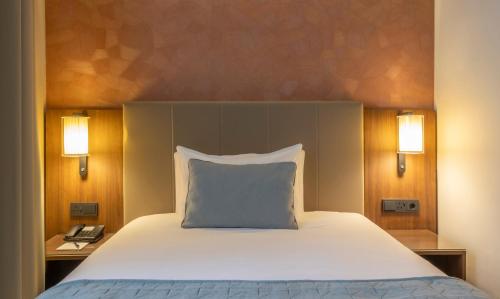 Estándar Deluxe con cama grande del hotel Riu Plaza The Gresham Dublin. Foto 1