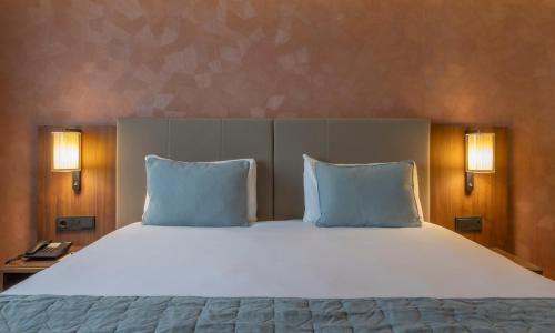 Habitación Estándar - Cama extragrande del hotel Riu Plaza The Gresham Dublin. Foto 1
