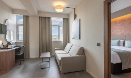 Suite Junior del hotel Riu Plaza The Gresham Dublin. Foto 7