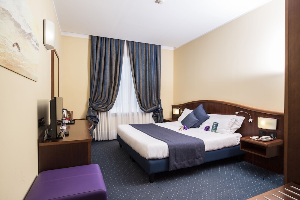 Habitacion Standard con 1 cama doble del hotel Mercure Genova San Biagio. Foto 1