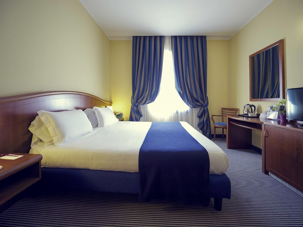 Habitacion Standard con 1 cama doble del hotel Mercure Genova San Biagio. Foto 4