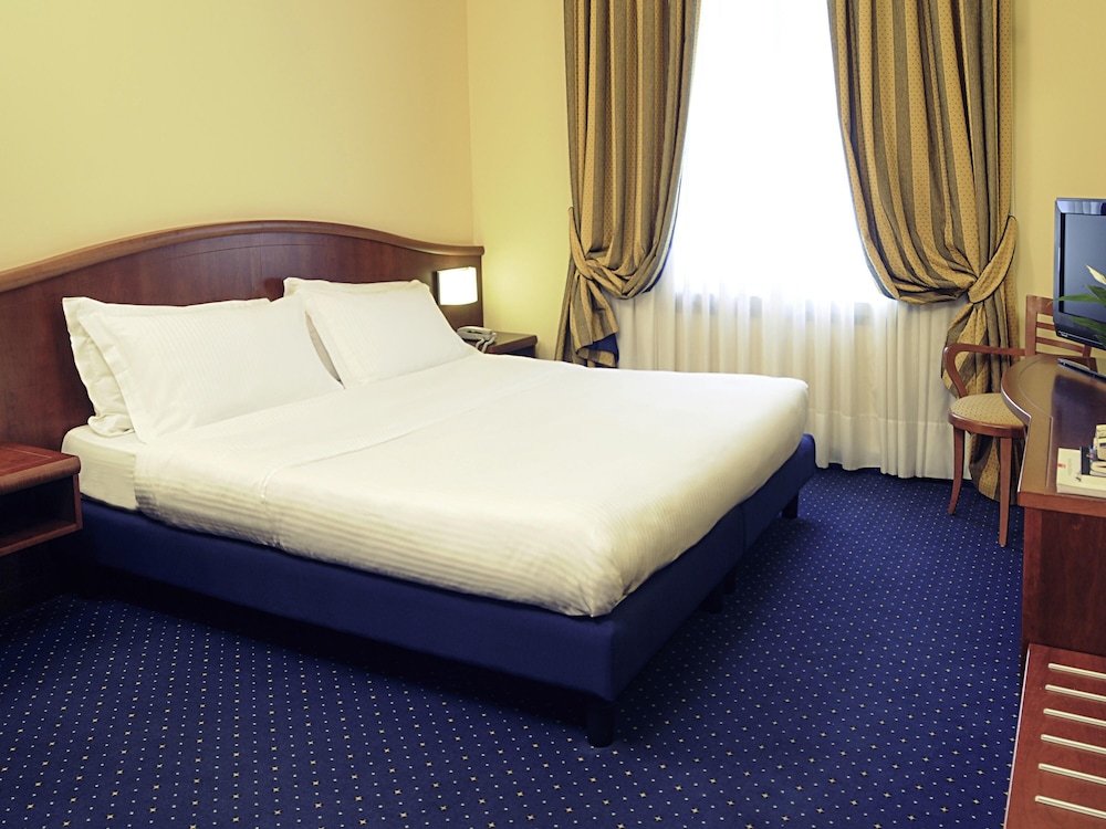Habitacion Standard con 1 cama doble del hotel Mercure Genova San Biagio. Foto 5