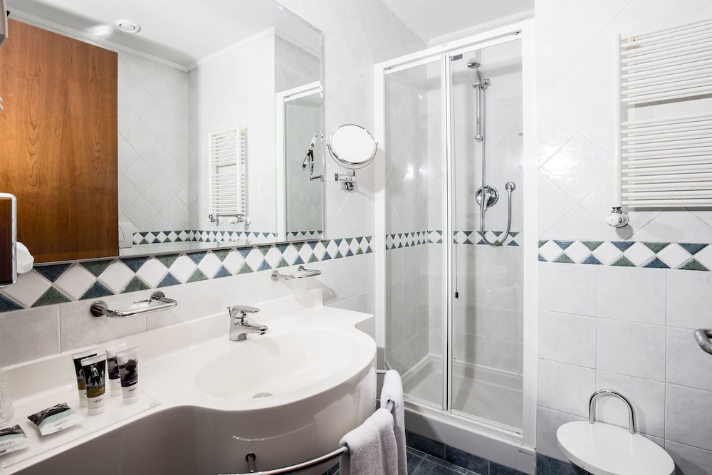 Habitacion Standard con 1 cama doble del hotel Mercure Genova San Biagio. Foto 8