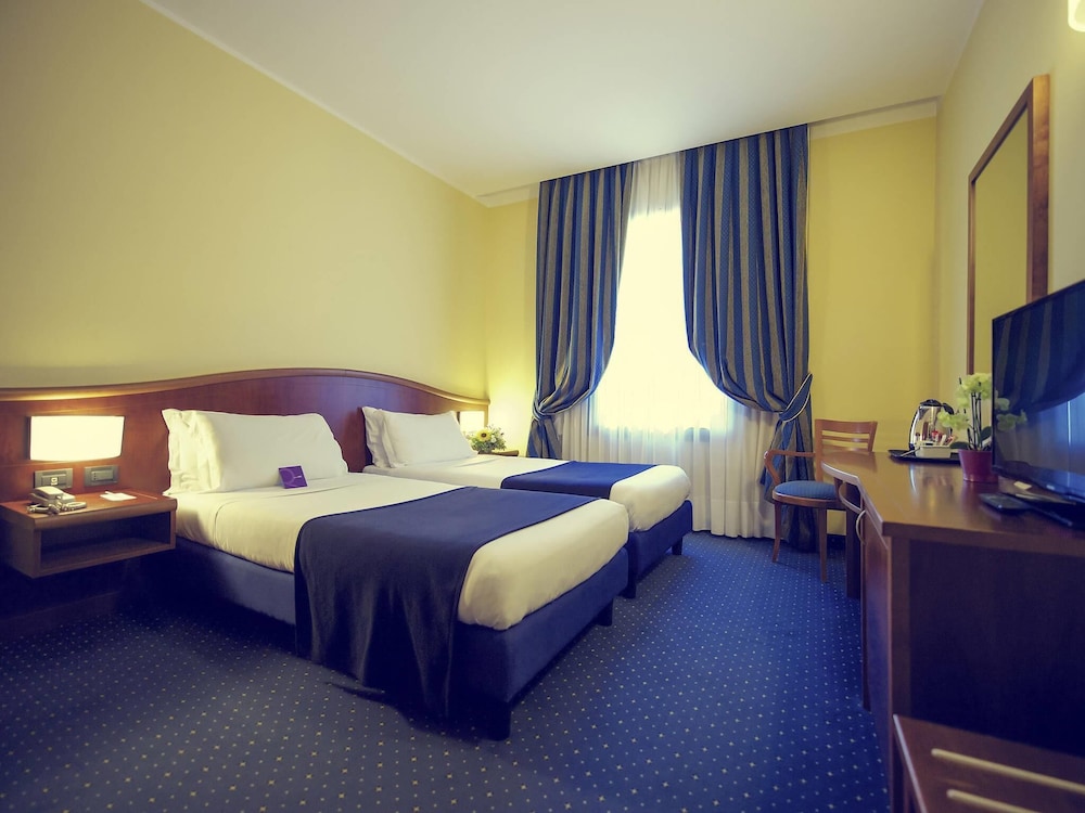 Habitación Standard con 2 camas individuales del hotel Mercure Genova San Biagio. Foto 5