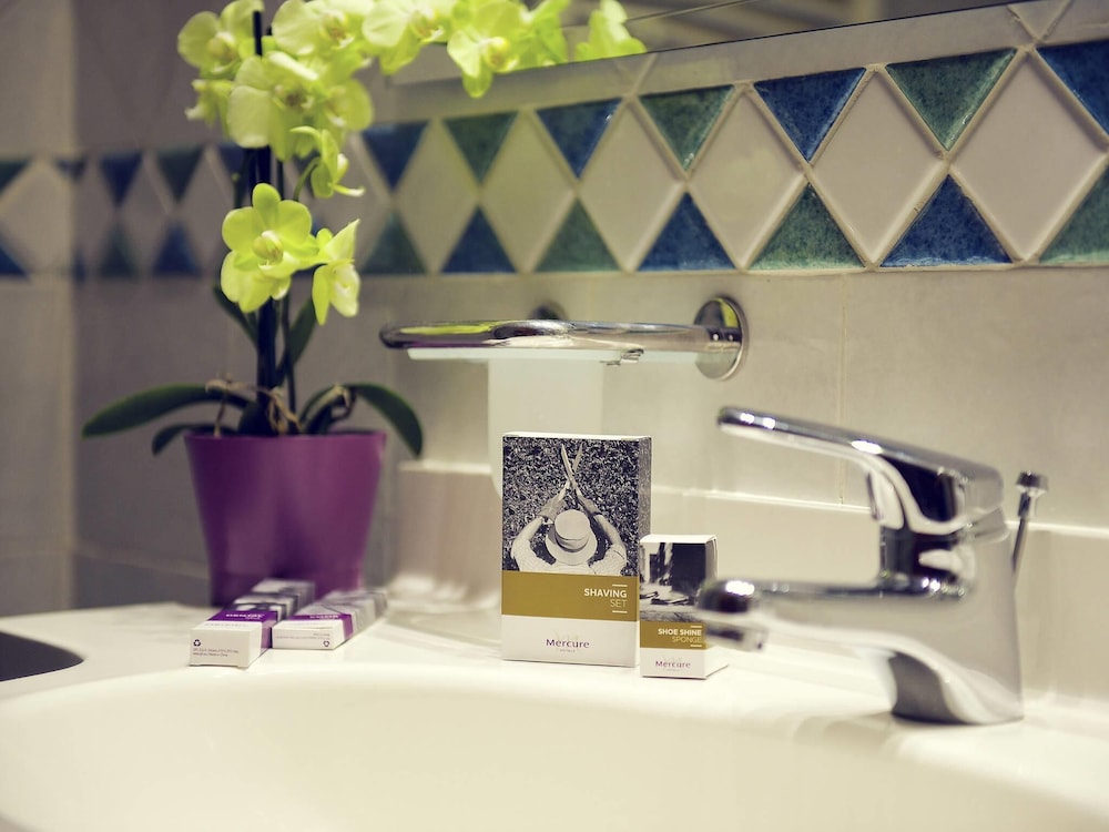 Habitación Standard con 2 camas individuales del hotel Mercure Genova San Biagio. Foto 7