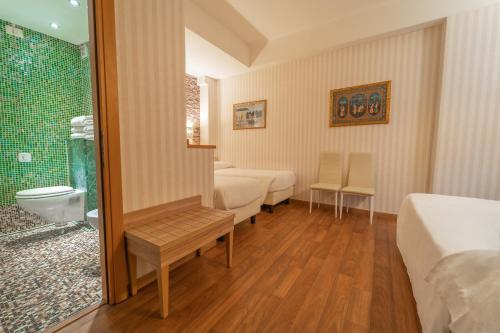 Habitación Triple del hotel Il Guercino. Foto 4