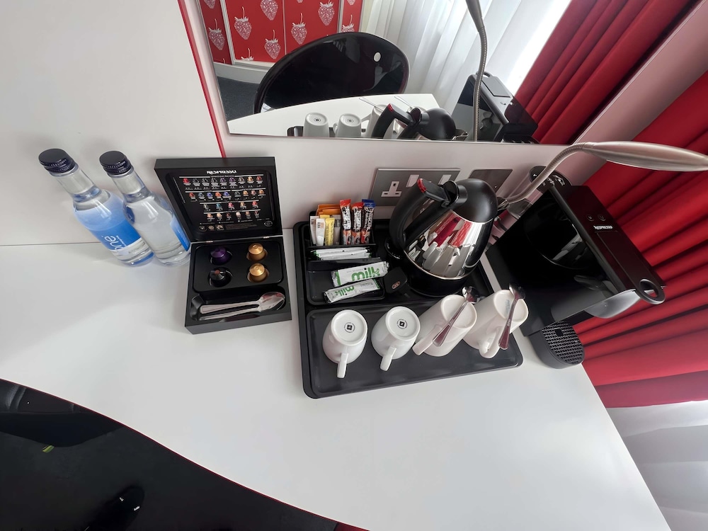 Habitación Premium con Cama Doble del hotel Ibis Styles Liverpool Centre Dale Street. Foto 8