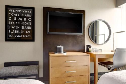 Habitación Doble adaptada para personas con movilidad reducida con bañera - 2 camas grandes del hotel Hampton Inn Brooklyn/downtown. Foto 3