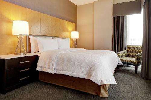 Habitación Doble con cama grande y balcón - No fumadores del hotel Hampton Inn Brooklyn/downtown