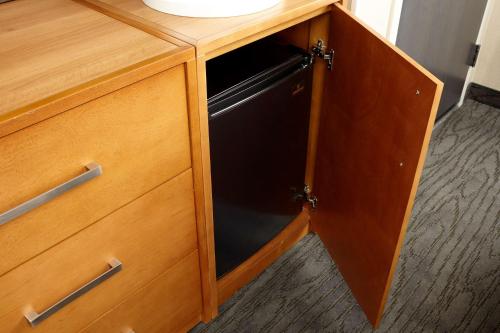 Habitación Doble con cama grande y balcón - No fumadores del hotel Hampton Inn Brooklyn/downtown. Foto 3