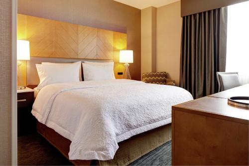 Habitación con cama extragrande - Adaptada para personas con discapacidad auditiva/no fumadores del hotel Hampton Inn Brooklyn/downtown