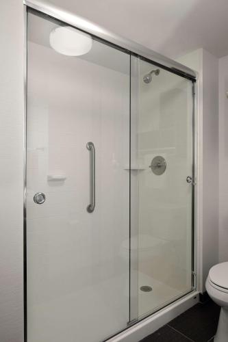 Habitación con cama extragrande - Adaptada para personas con discapacidad auditiva/no fumadores del hotel Hampton Inn Brooklyn/downtown. Foto 4