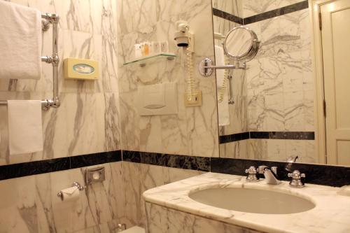 Habitación Doble del hotel Albani Firenze. Foto 4