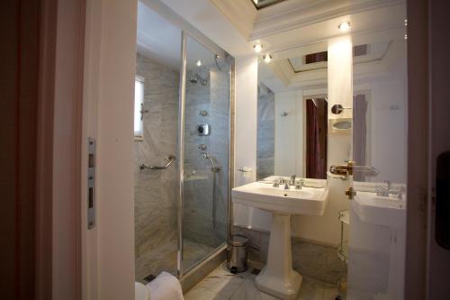 Habitación Doble Superior con terraza del hotel Albani Firenze. Foto 5
