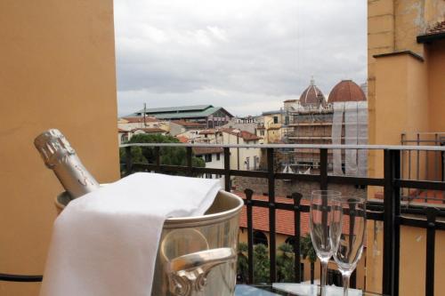 Habitación Doble Superior con terraza del hotel Albani Firenze. Foto 10