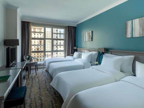 Classic Quadruple Room with City or Courtyard View del hotel Anwar Al Madinah Movenpick