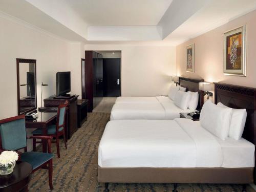 Habitación Triple Executive del hotel Anwar Al Madinah Movenpick. Foto 1
