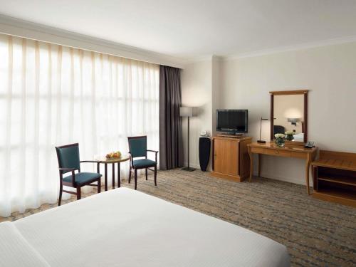 Superior Triple Room with Tower View del hotel Anwar Al Madinah Movenpick. Foto 2