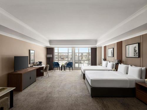Studio with Two Queen Beds and View del hotel Anwar Al Madinah Movenpick. Foto 1