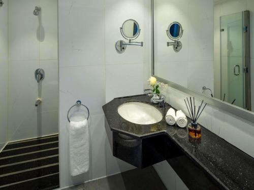 Classic Comfort King Room with Tower View del hotel Anwar Al Madinah Movenpick
