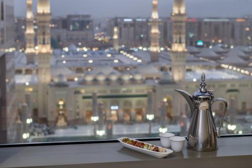Presidential Suite, Three Bedrooms, Haram Plaza View del hotel Sofitel Shahd Al Madinah. Foto 7