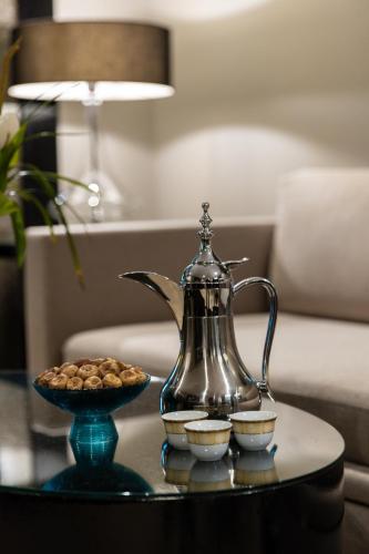 Suite Prestige con cama extragrande del hotel Sofitel Shahd Al Madinah. Foto 6