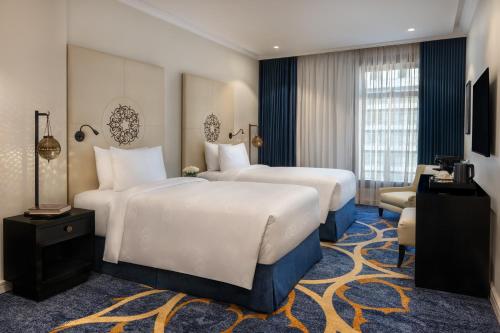 Prestige Twin Suite with Partial Haram Plaza View del hotel Sofitel Shahd Al Madinah. Foto 2