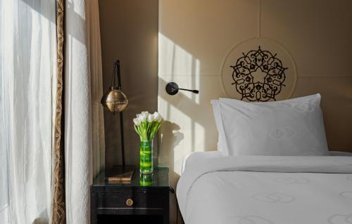Suite Prestige con cama extragrande del hotel Sofitel Shahd Al Madinah. Foto 7