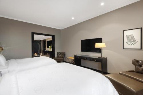 Prestige Twin Suite with Partial Haram Plaza View del hotel Sofitel Shahd Al Madinah. Foto 7