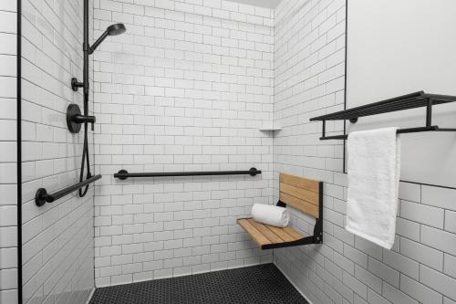 Habitación Premier con cama extragrande ADA del hotel Citadines Connect Fifth Avenue New York. Foto 10