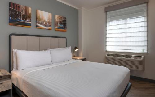 Habitación Doble Premier con cama extragrande del hotel Citadines Connect Fifth Avenue New York. Foto 6