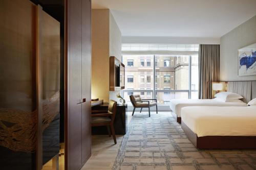 Habitación Doble con vistas a la ciudad - 2 camas dobles del hotel Park Hyatt New York. Foto 2